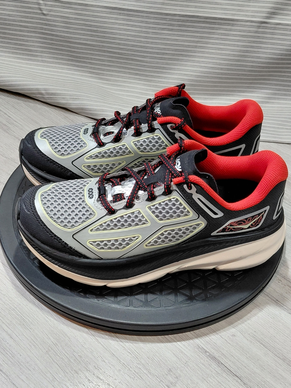 NEW HOKA Womens Clifton One 9 Running Shoes Habanero Black Grey SIZE 6 Medium
